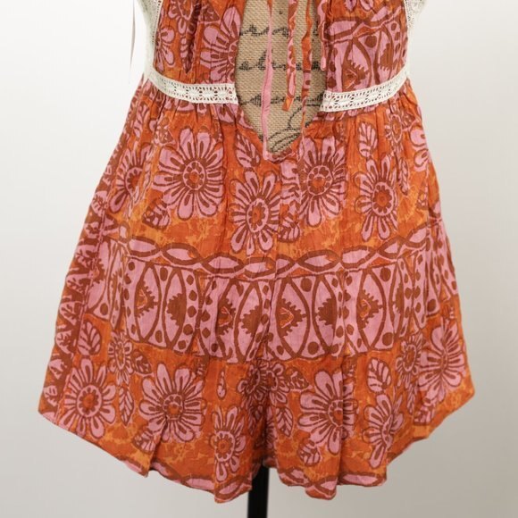 NWT Urban Outfitters Brunching Lace Trim Paris Cali Floral Romper size S - Picture 10 of 12